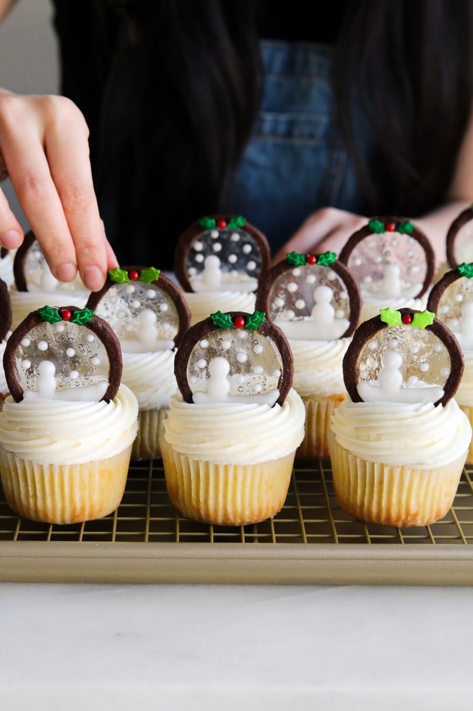 Super Easy Snow Globe Snack Cups 