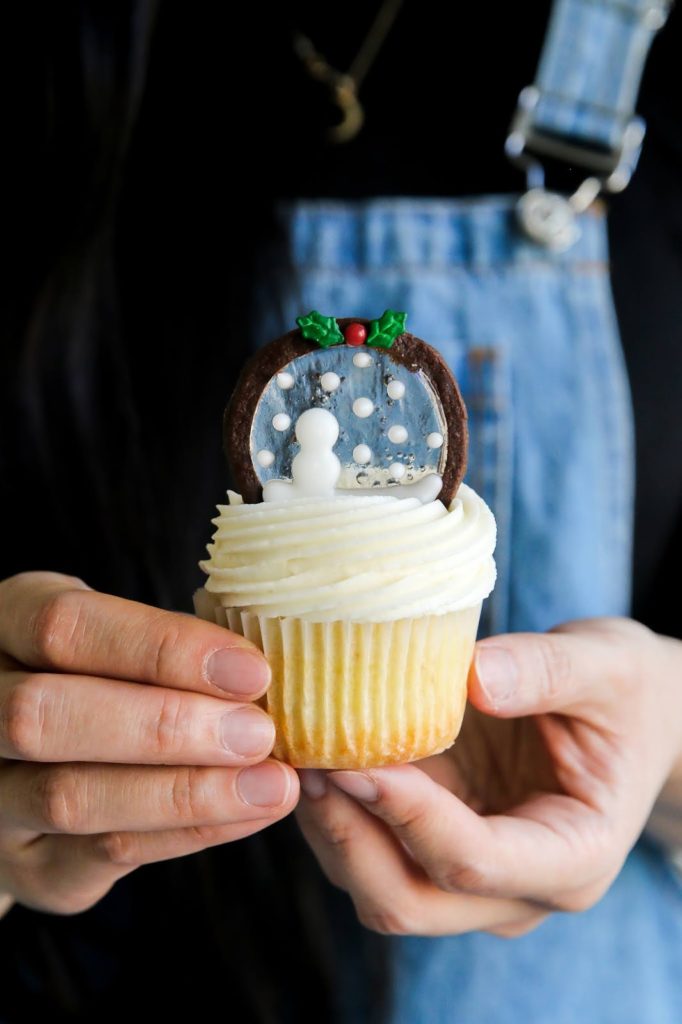 snowglobe cupcakes 16